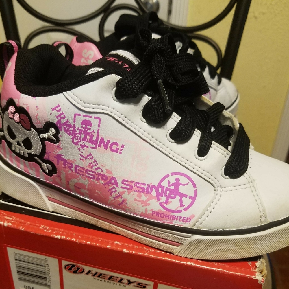 Shoes - Picture 4 of 8